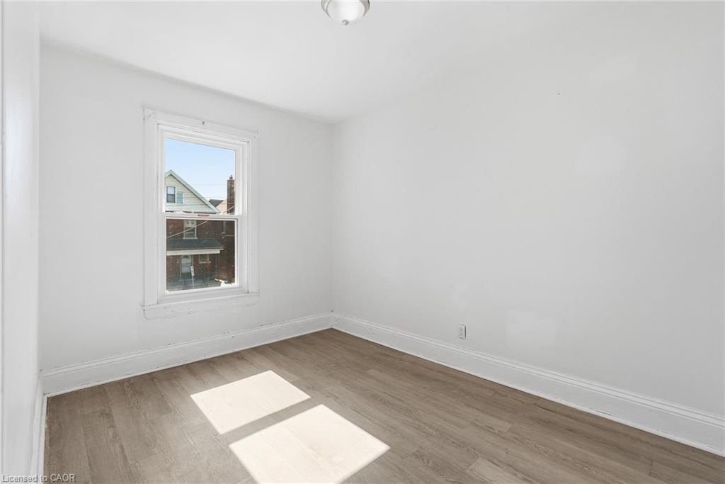 41 Barnesdale Avenue N Property Photo 17