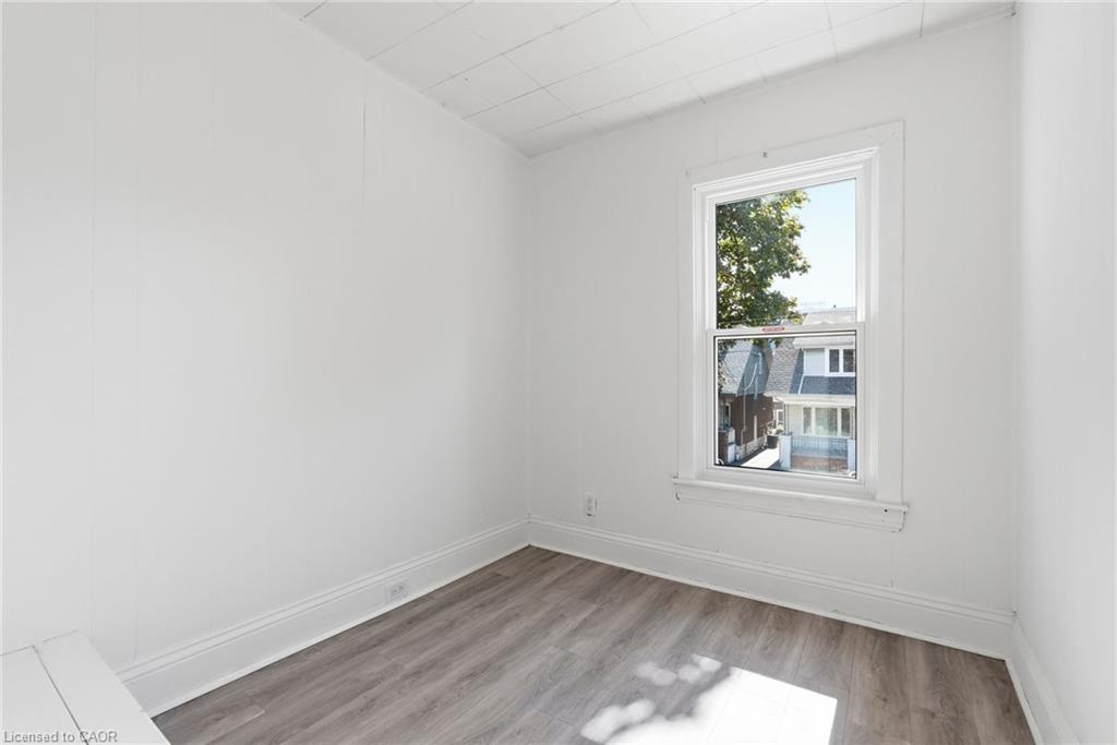 41 Barnesdale Avenue N Property Photo 19
