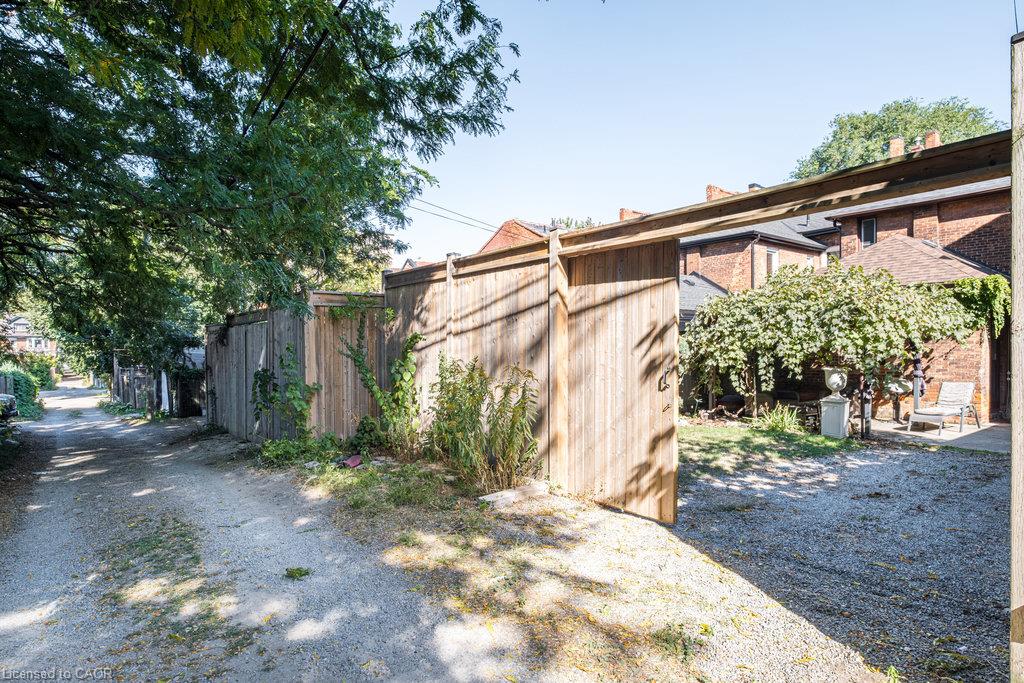 122 East Avenue S Property Photo 46