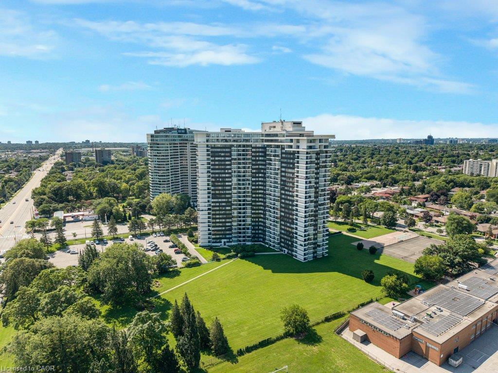 718-1333 Bloor Street Property Photo 2