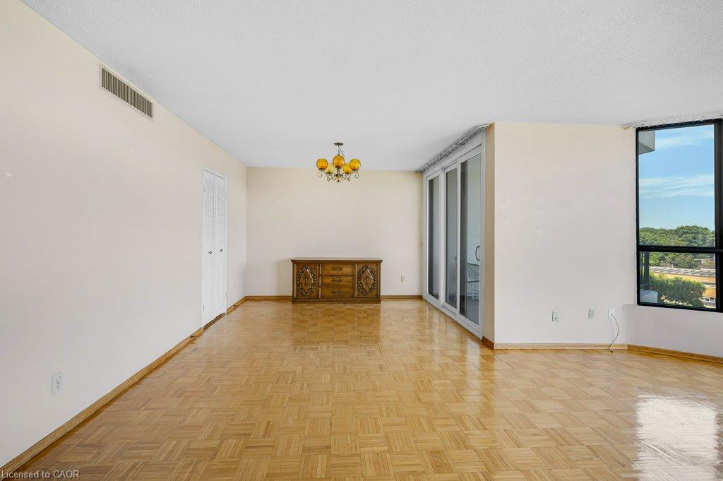 718-1333 Bloor Street Property Photo 10