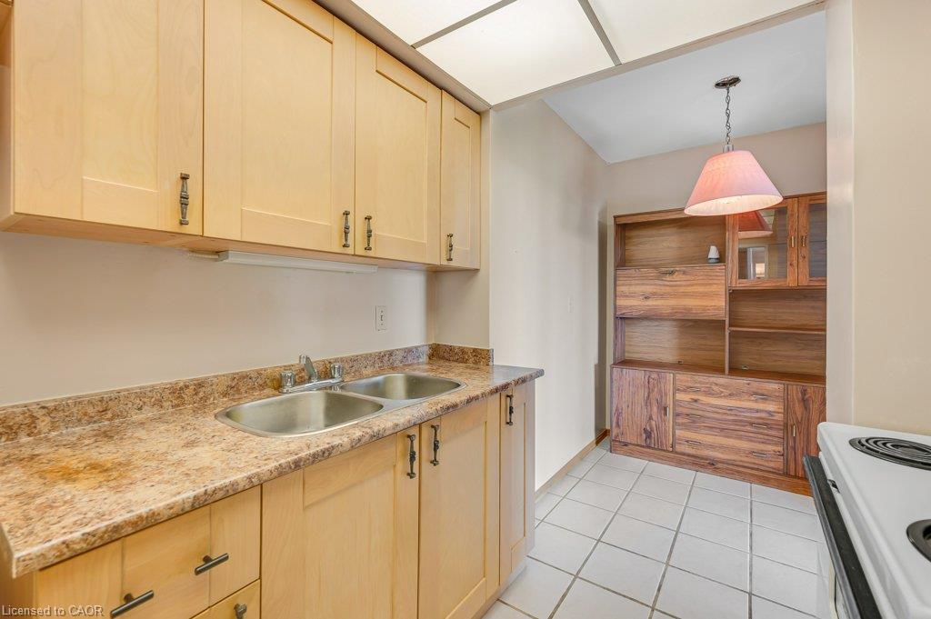 718-1333 Bloor Street Property Photo 11