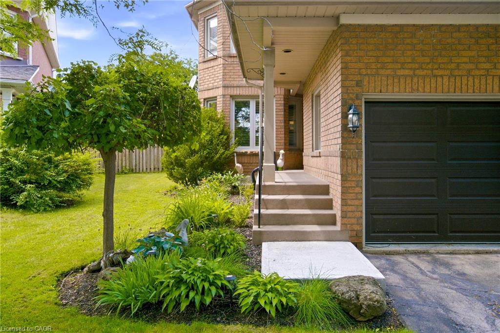 213 Fellowes Crescent Property Photo 2