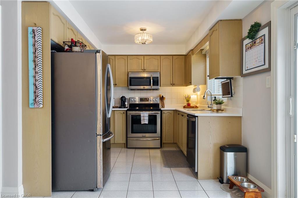 213 Fellowes Crescent Property Photo 10
