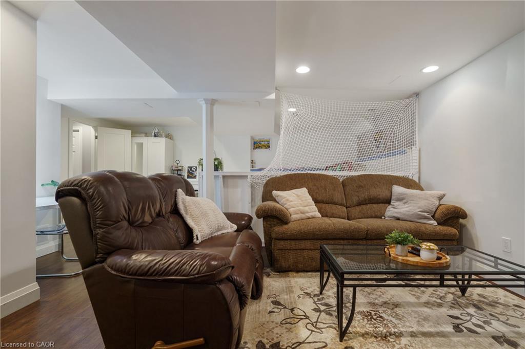 213 Fellowes Crescent Property Photo 34