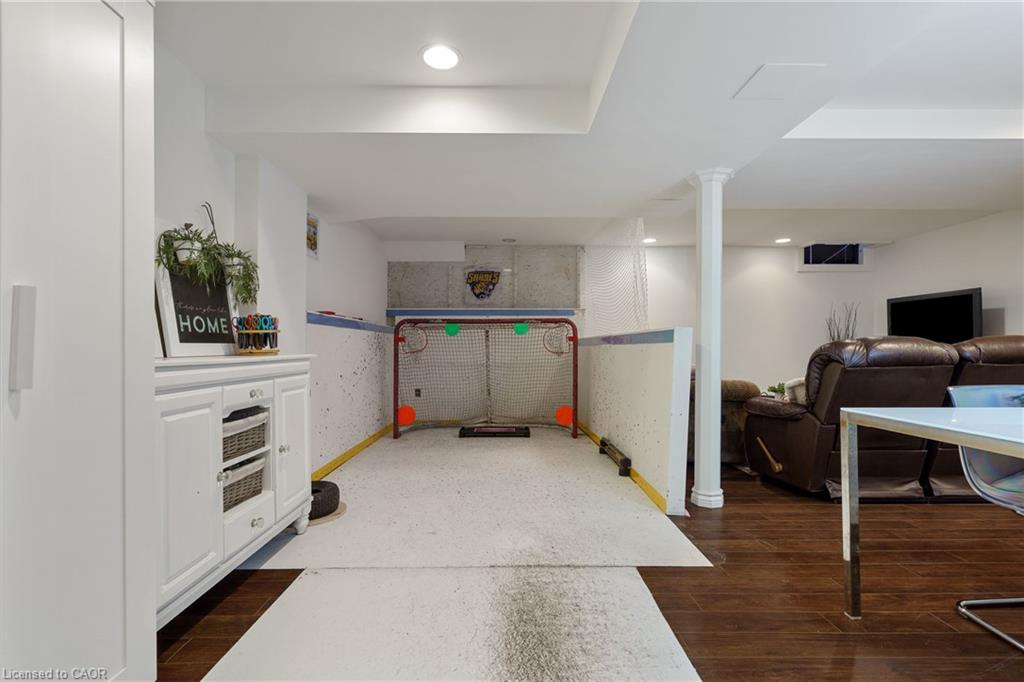 213 Fellowes Crescent Property Photo 36