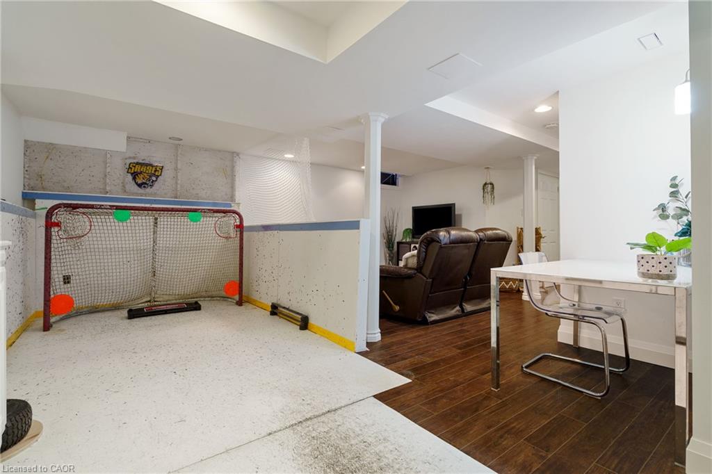 213 Fellowes Crescent Property Photo 37
