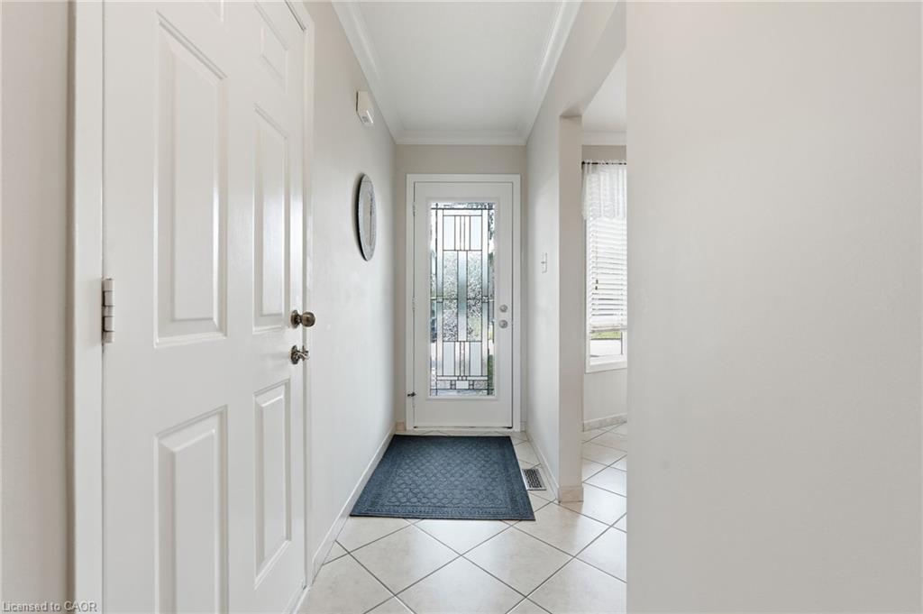 30 Twinoaks Crescent Property Photo 3