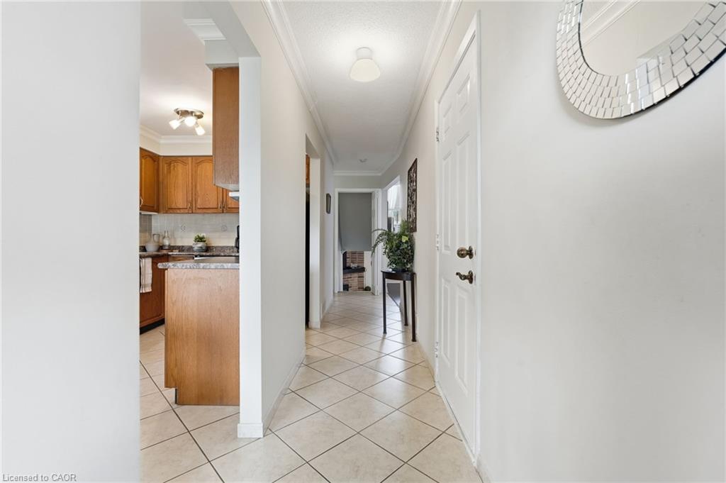 30 Twinoaks Crescent Property Photo 4