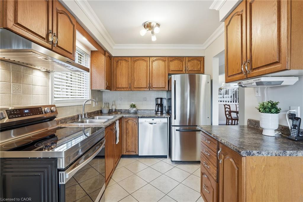 30 Twinoaks Crescent Property Photo 5