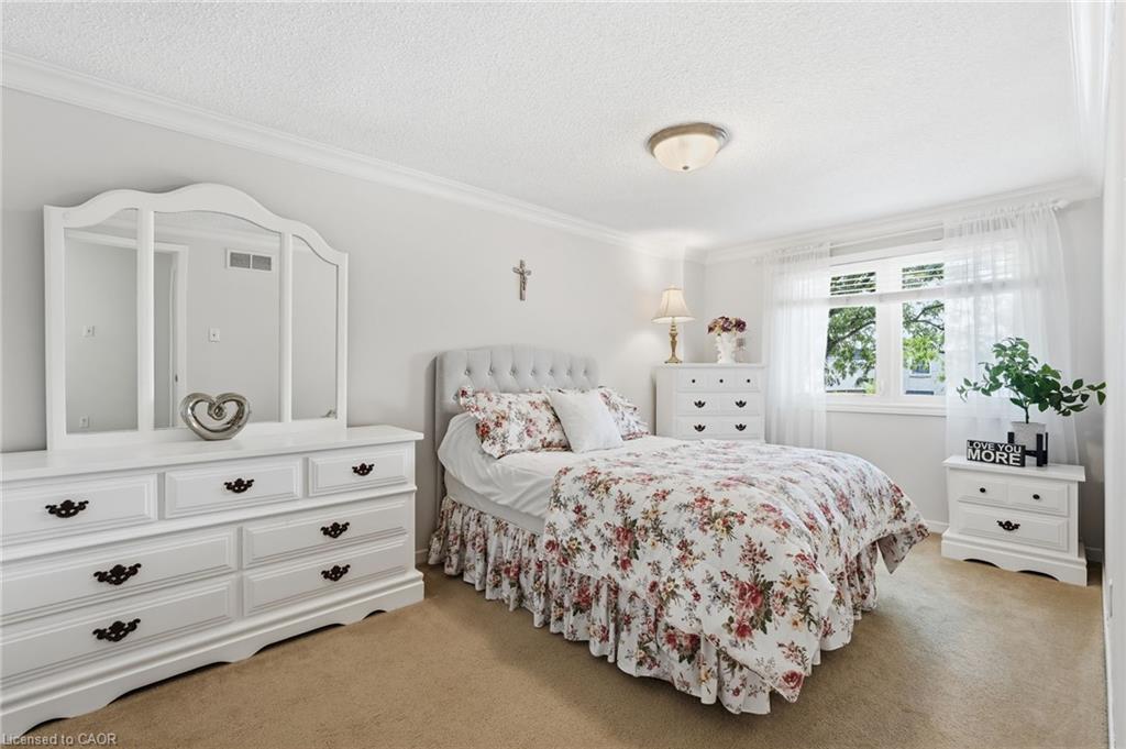 30 Twinoaks Crescent Property Photo 18