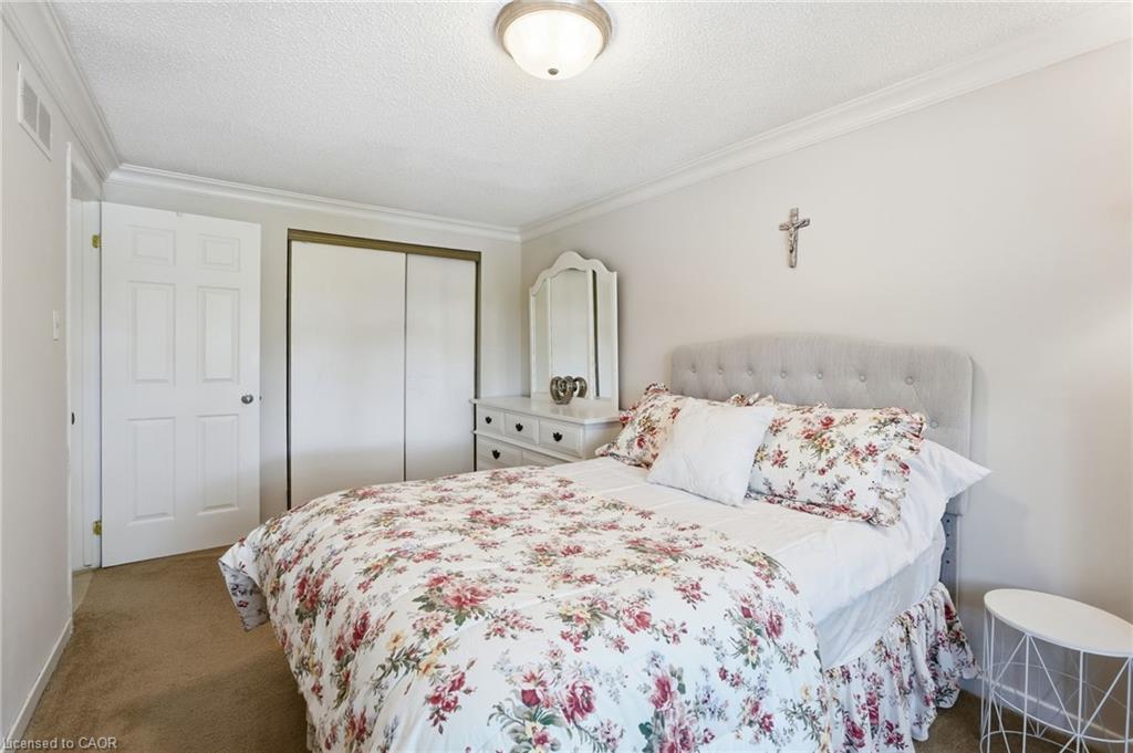 30 Twinoaks Crescent Property Photo 19