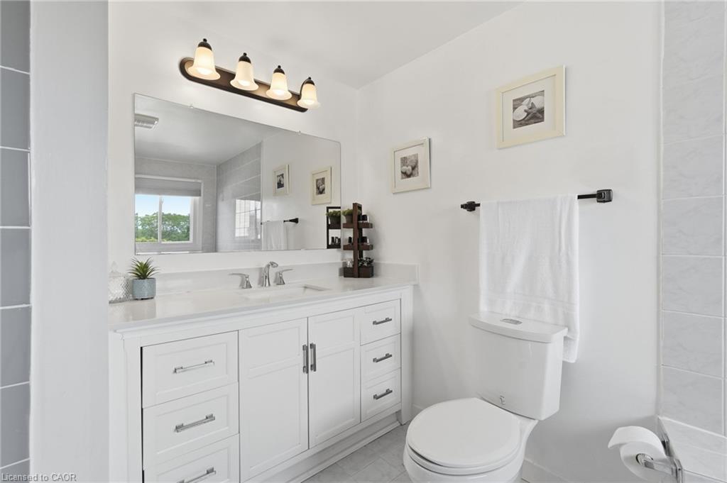 30 Twinoaks Crescent Property Photo 20