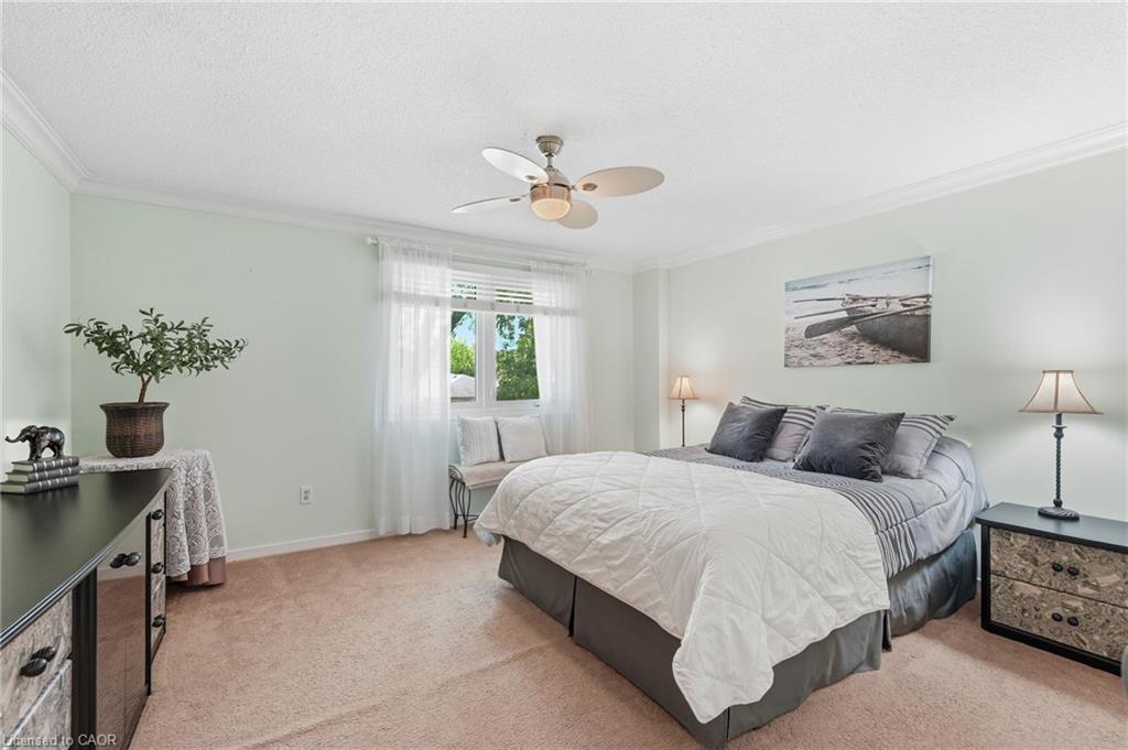 30 Twinoaks Crescent Property Photo 23
