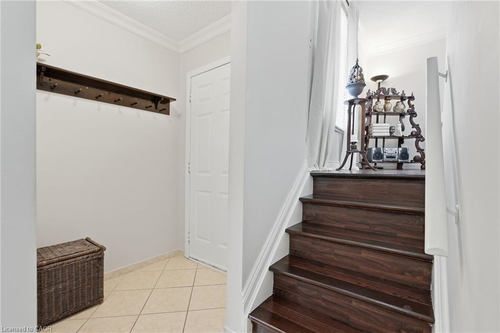 30 Twinoaks Crescent Property Photo 29