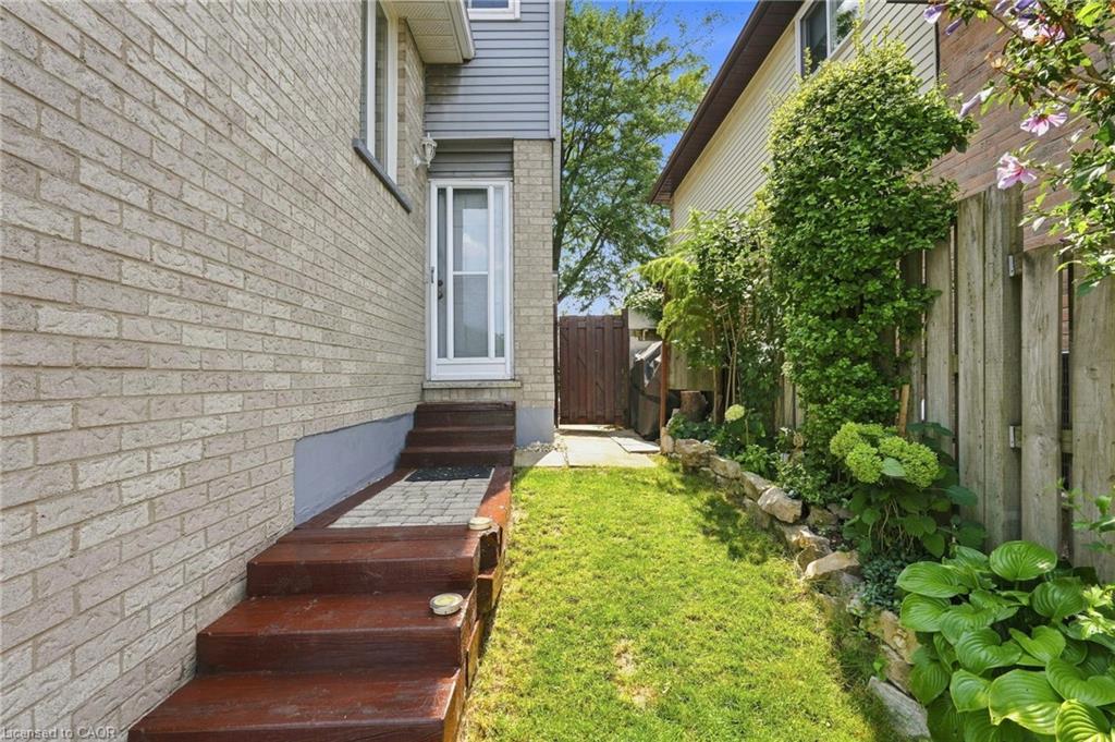 30 Twinoaks Crescent Property Photo 36