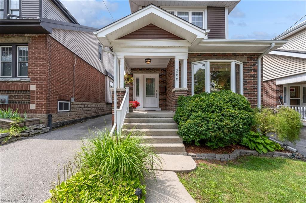 266 London Street S Property Photo 2