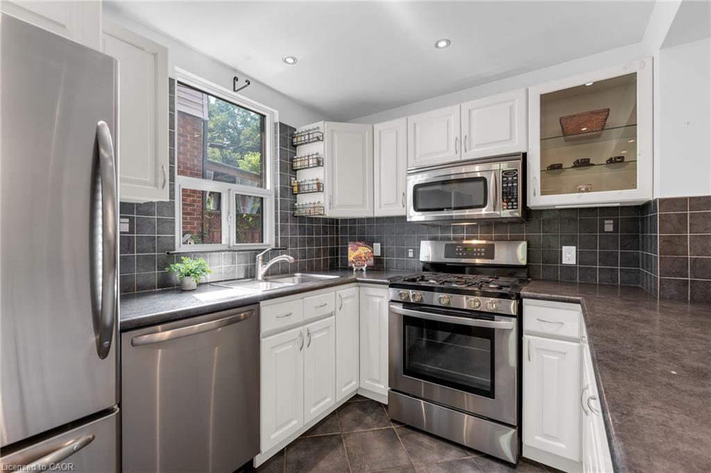 266 London Street S Property Photo 14