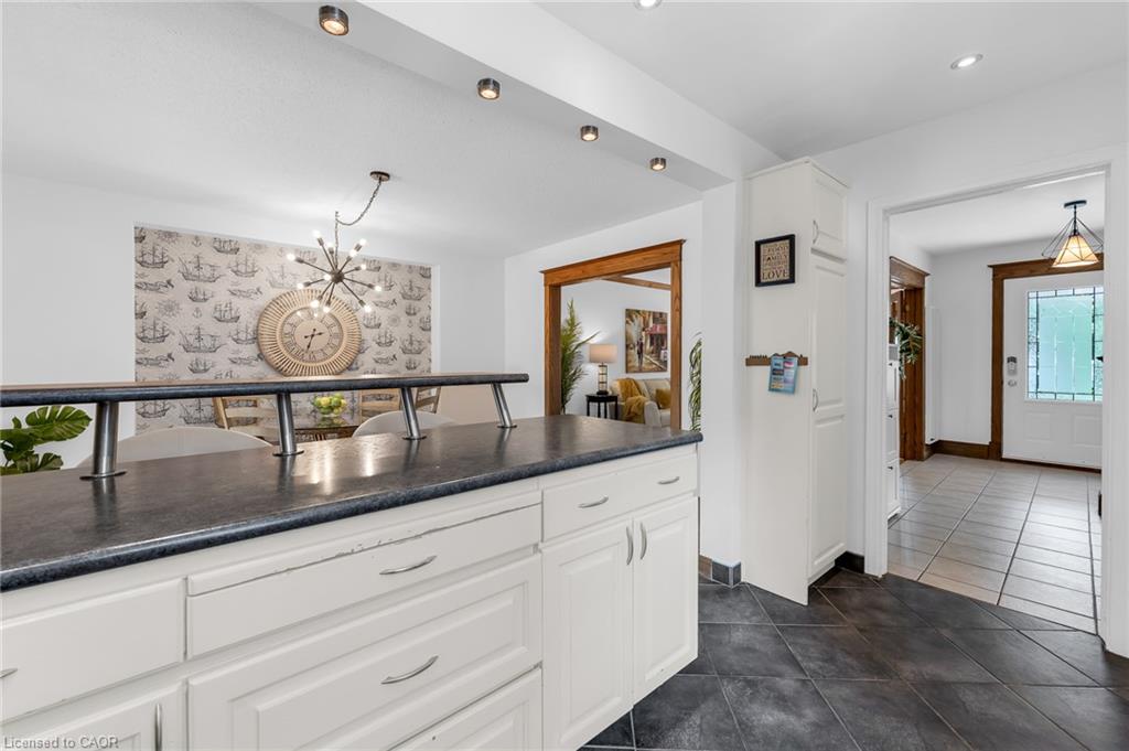 266 London Street S Property Photo 15