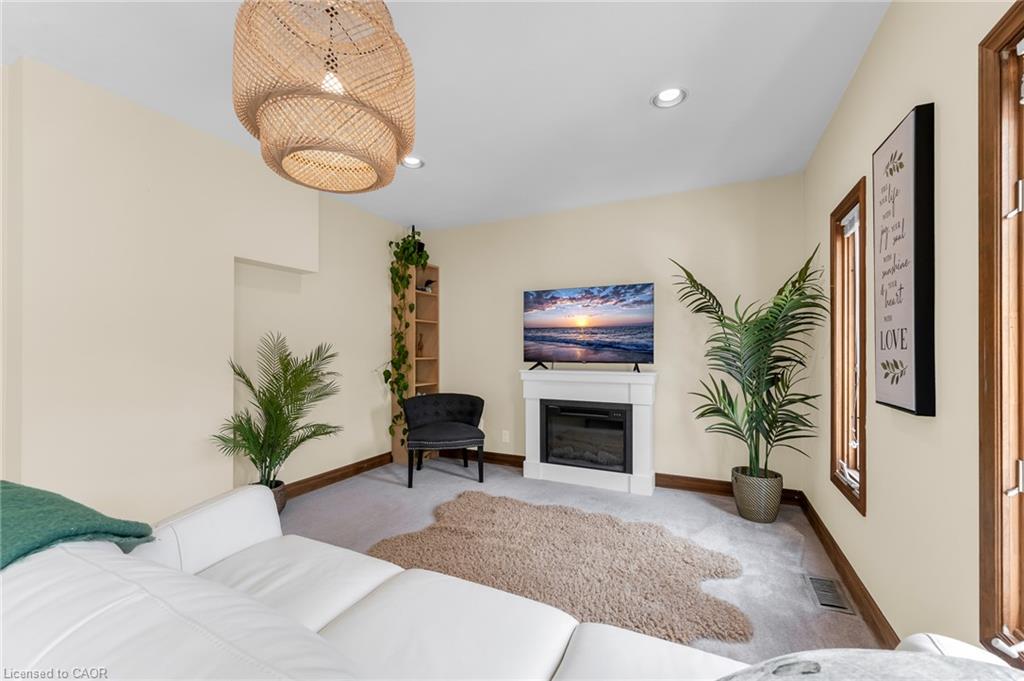 266 London Street S Property Photo 17
