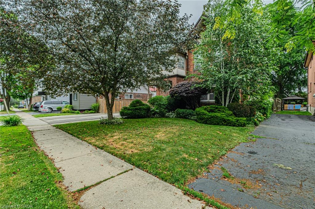 109 Talbot Street N Property Photo 2