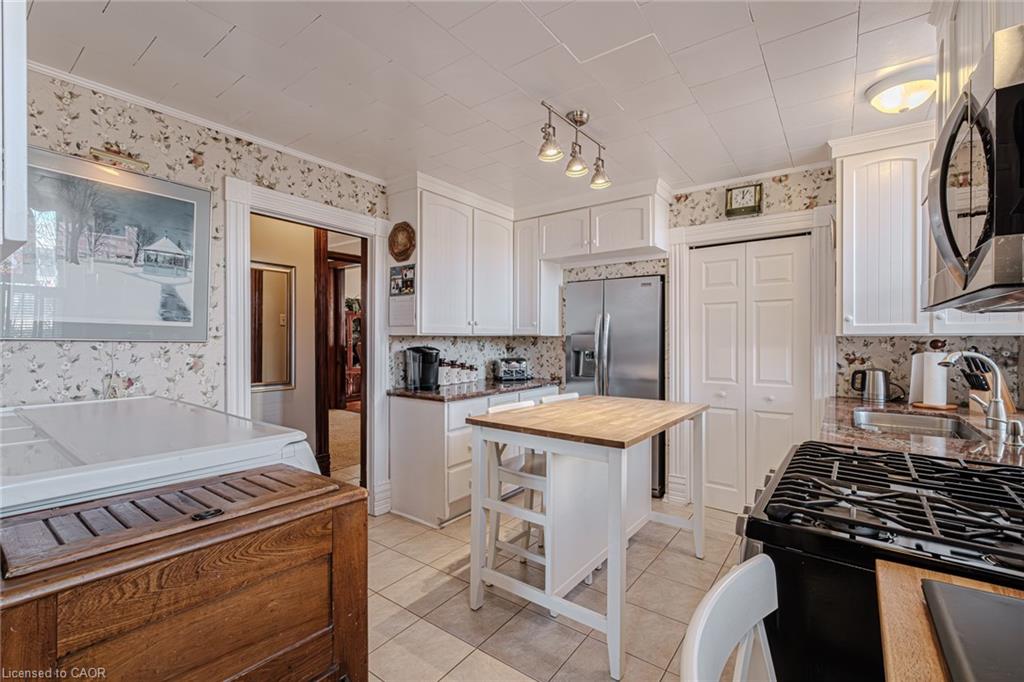 109 Talbot Street N Property Photo 18