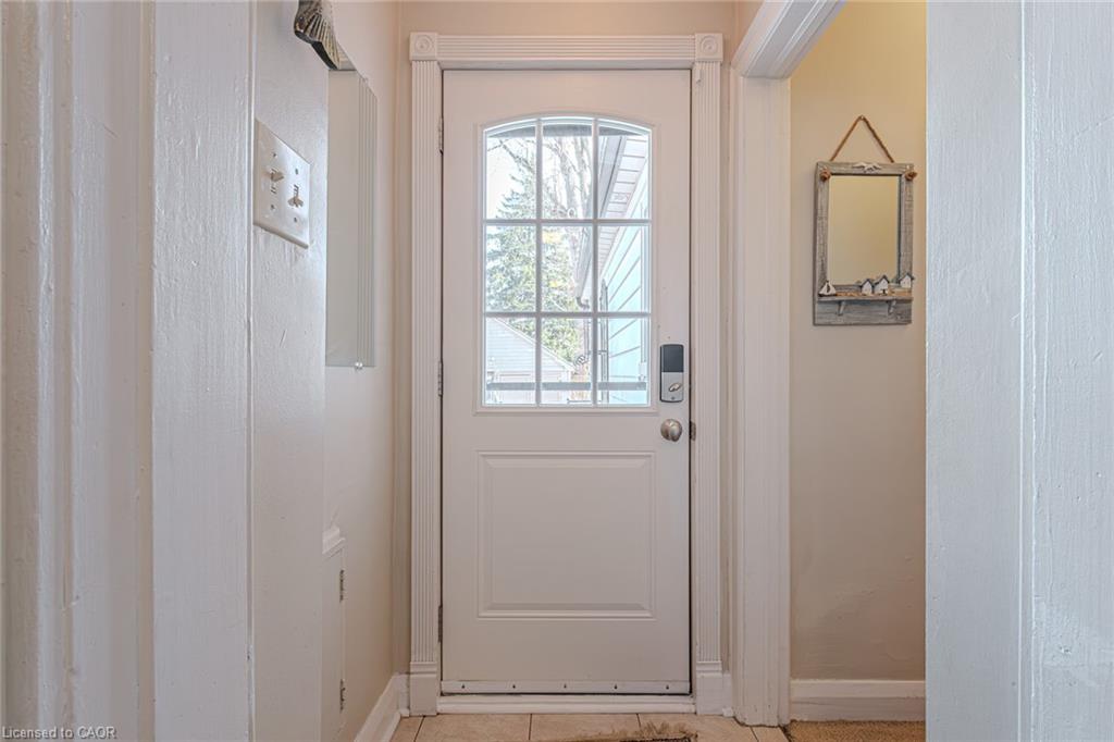109 Talbot Street N Property Photo 20