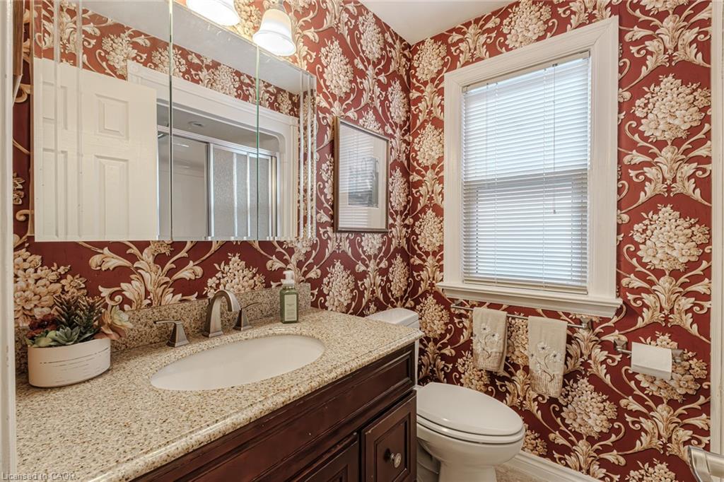 109 Talbot Street N Property Photo 21