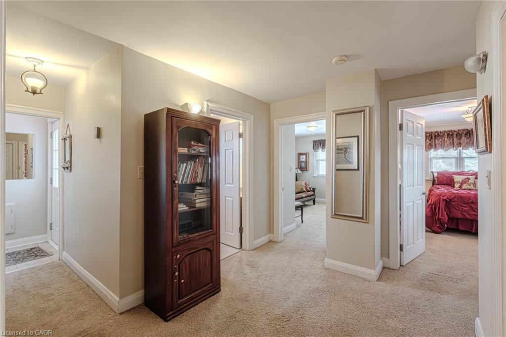 109 Talbot Street N Property Photo 22