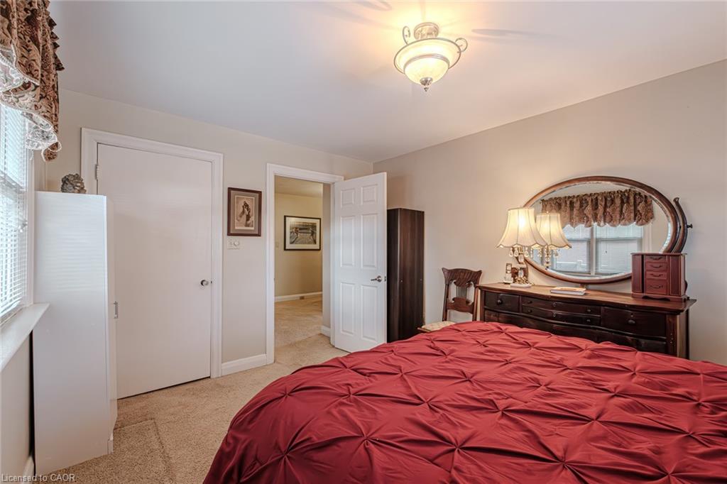 109 Talbot Street N Property Photo 24