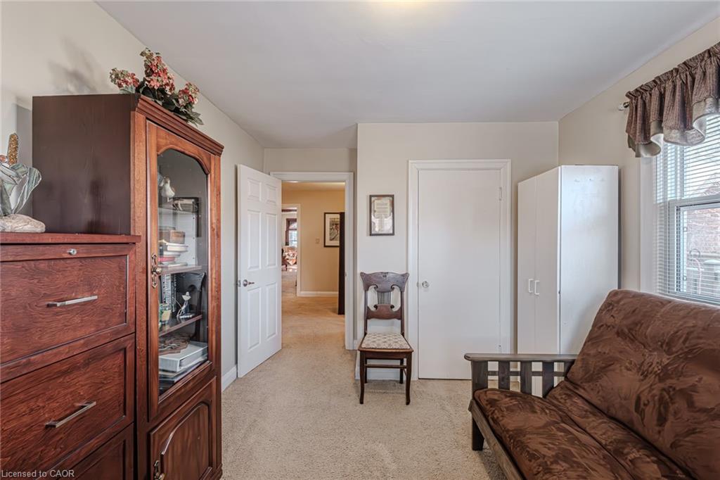 109 Talbot Street N Property Photo 28