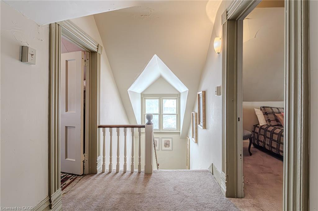 109 Talbot Street N Property Photo 30