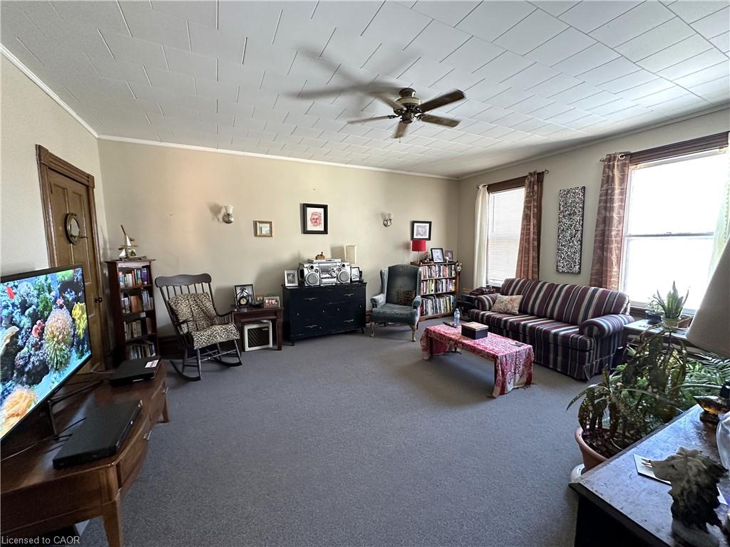 109 Talbot Street N Property Photo 36