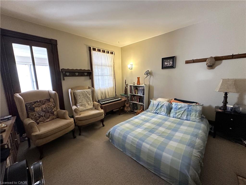 109 Talbot Street N Property Photo 39