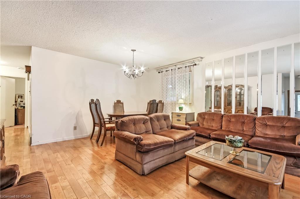 965 St George Street Property Photo 3