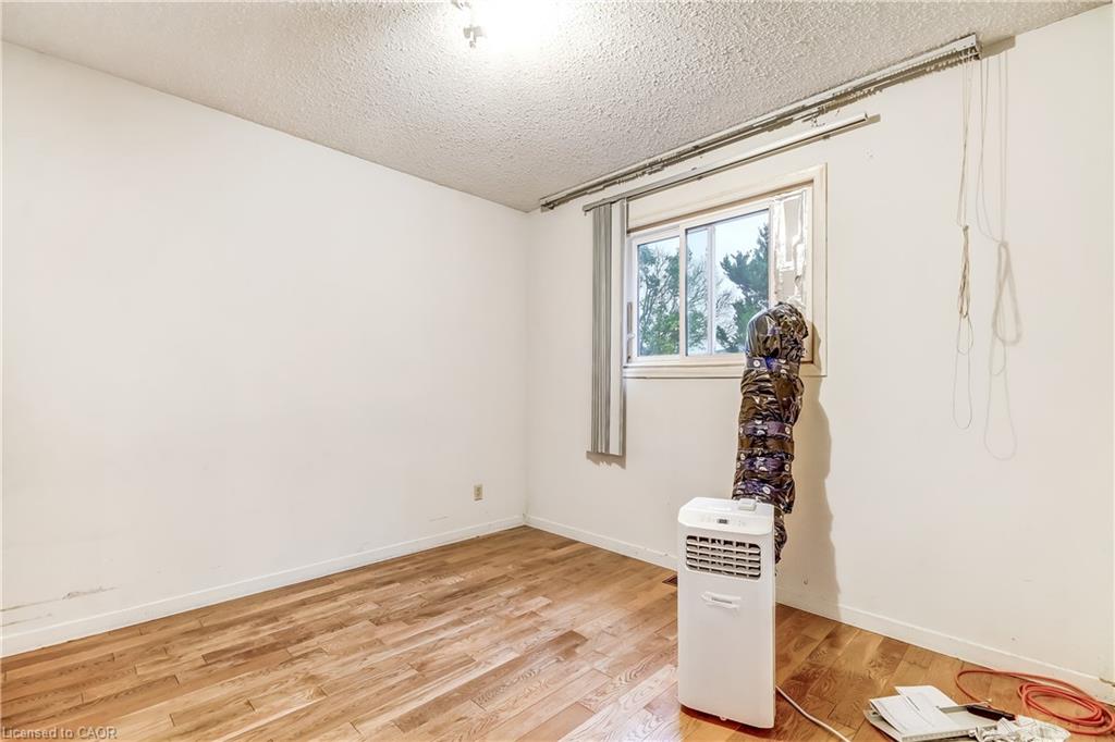 965 St George Street Property Photo 8