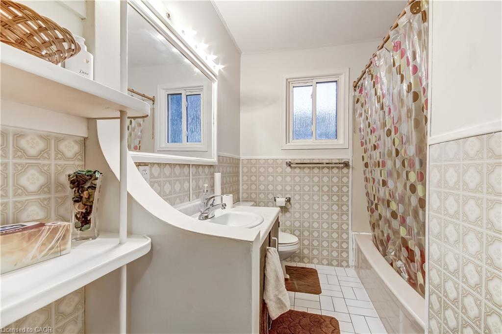 965 St George Street Property Photo 9