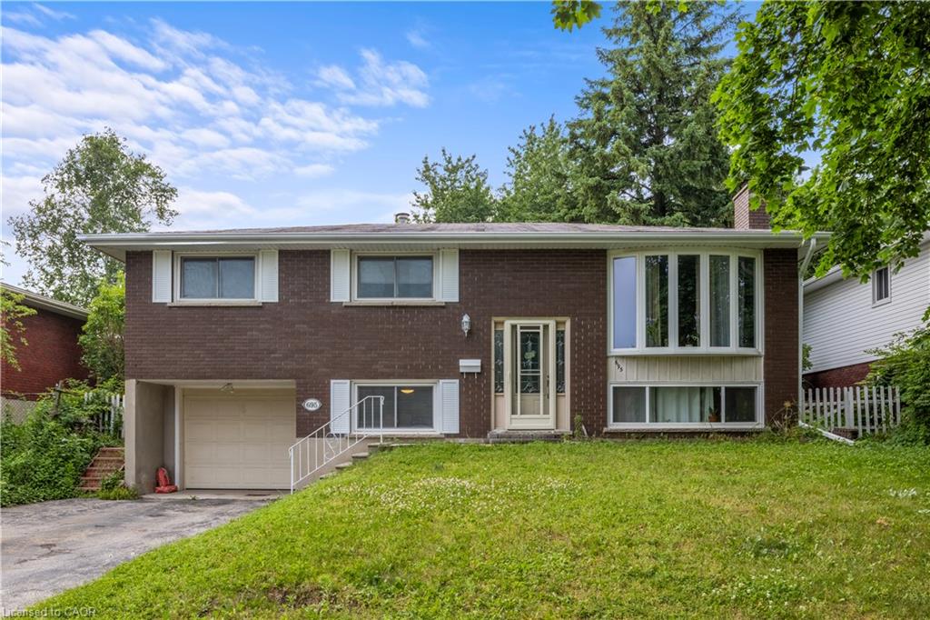 695 Glen Forrest Boulevard Property Photo 2