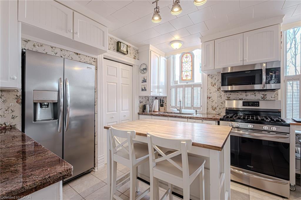 109 Talbot Street N Property Photo 15