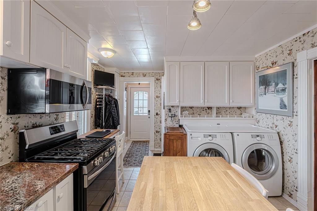 109 Talbot Street N Property Photo 17