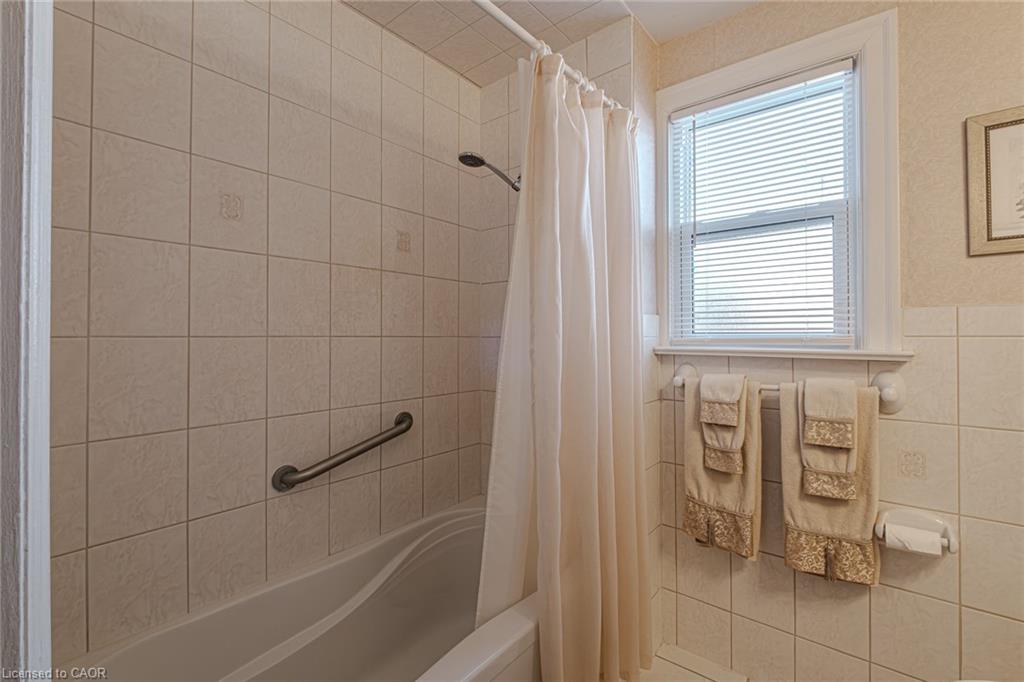 109 Talbot Street N Property Photo 25
