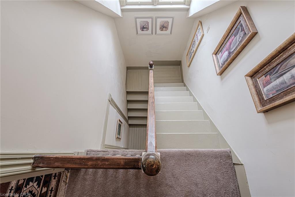109 Talbot Street N Property Photo 29