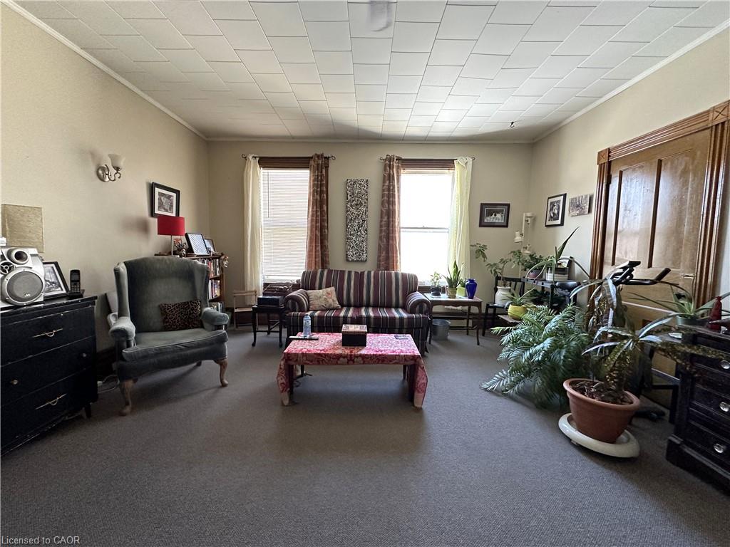 109 Talbot Street N Property Photo 37
