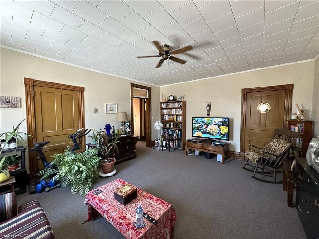 109 Talbot Street N Property Photo 38