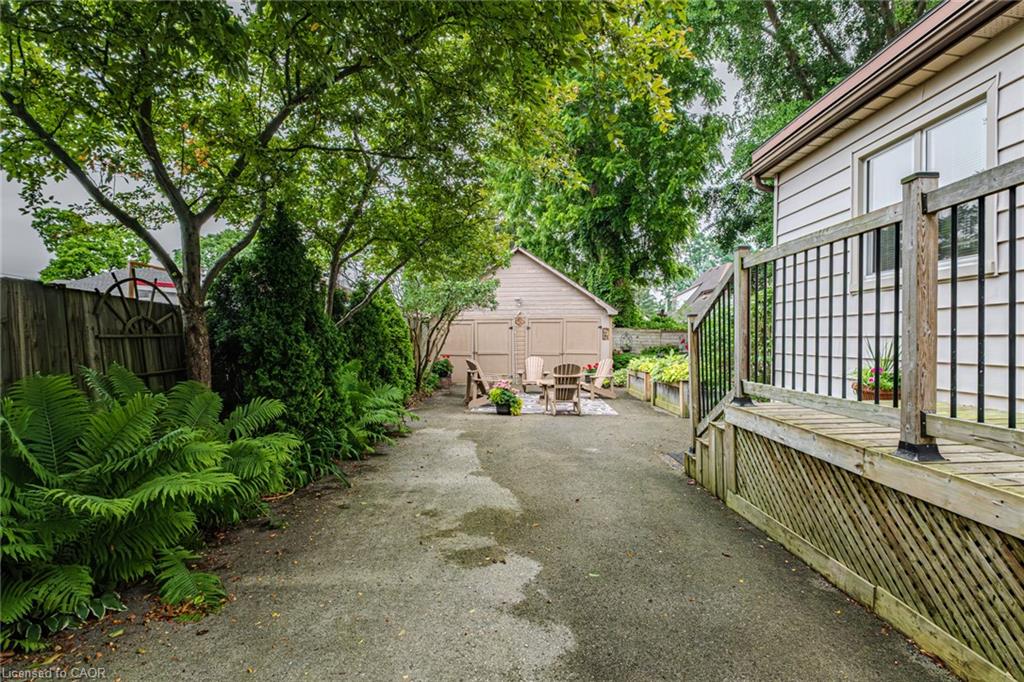 109 Talbot Street N Property Photo 40