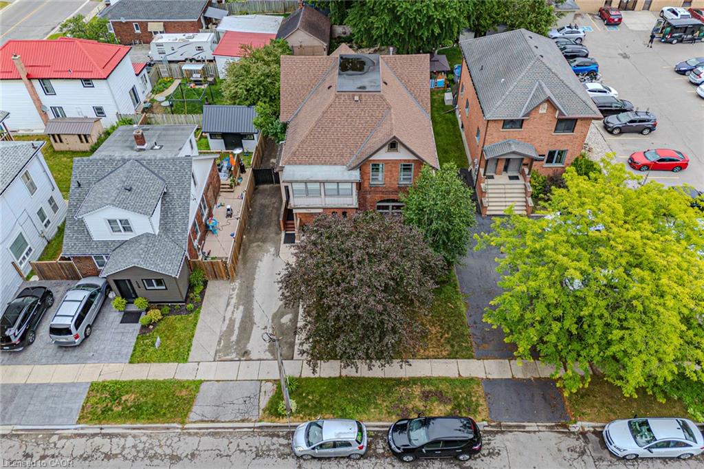 109 Talbot Street N Property Photo 46