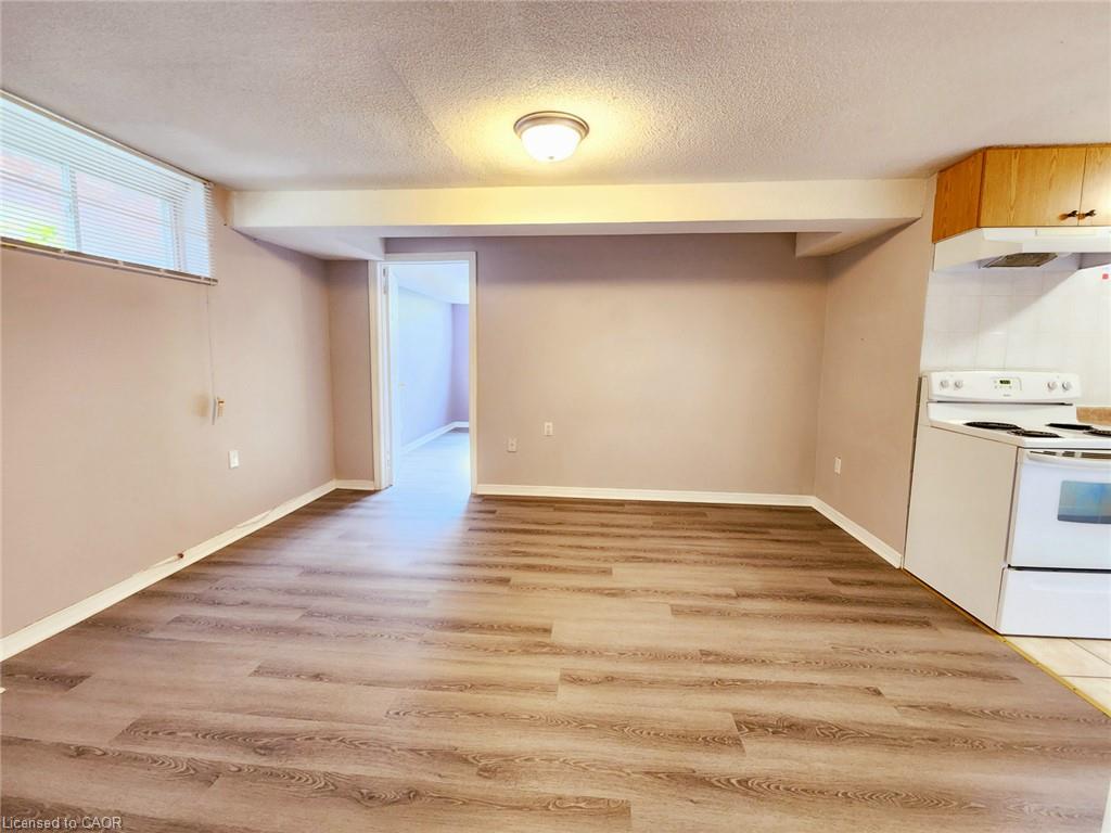 B-25 Gosling Gardens Property Photo 5