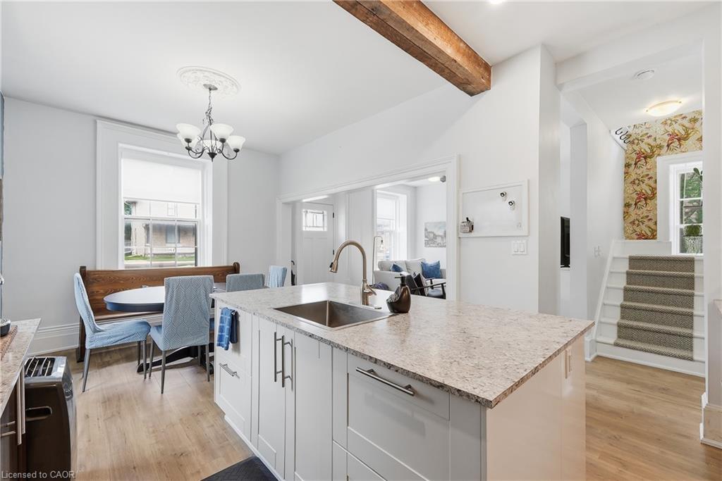 565 St David Street N Property Photo 12