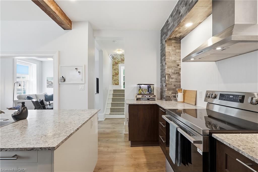 565 St David Street N Property Photo 13