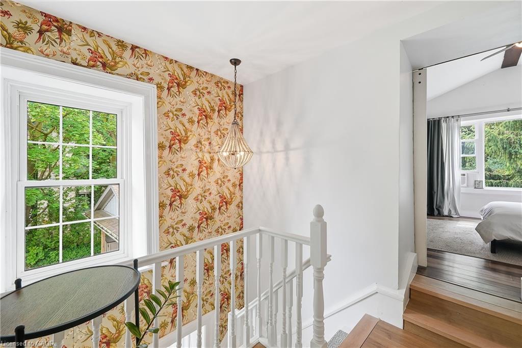 565 St David Street N Property Photo 14